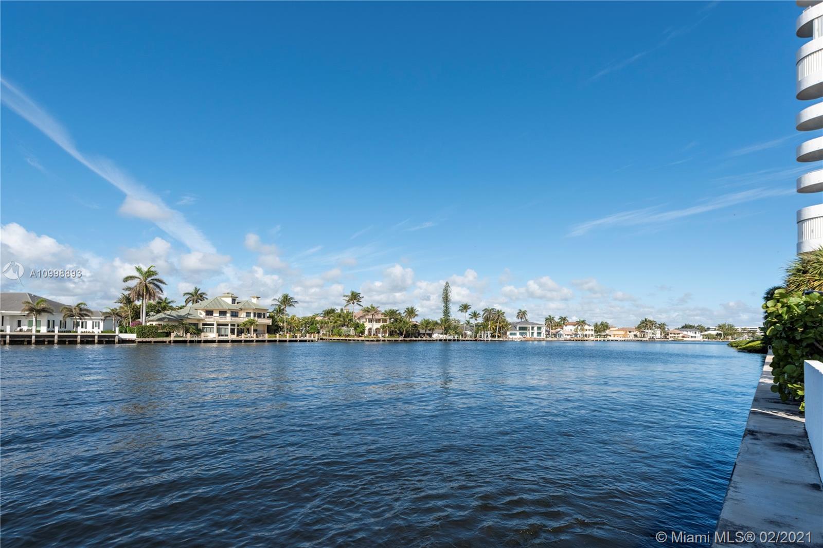 COASTAL HOUSE CONDO - Residential