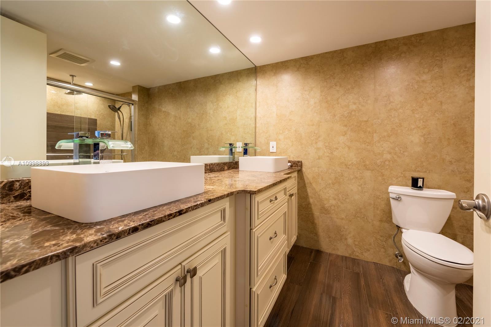 COASTAL HOUSE CONDO - Residential