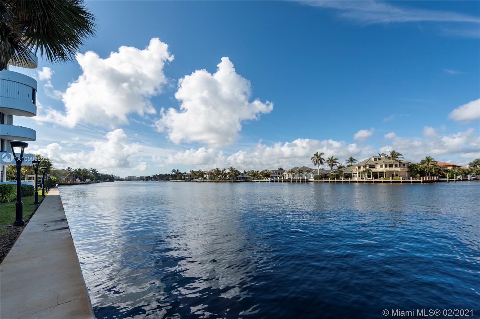 COASTAL HOUSE CONDO - Residential