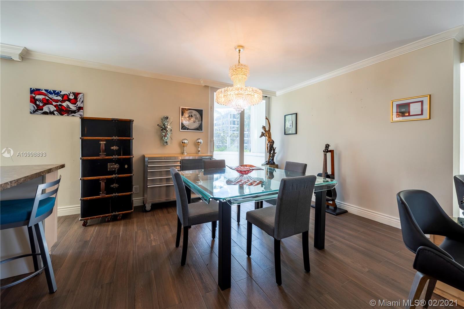 COASTAL HOUSE CONDO - Residential