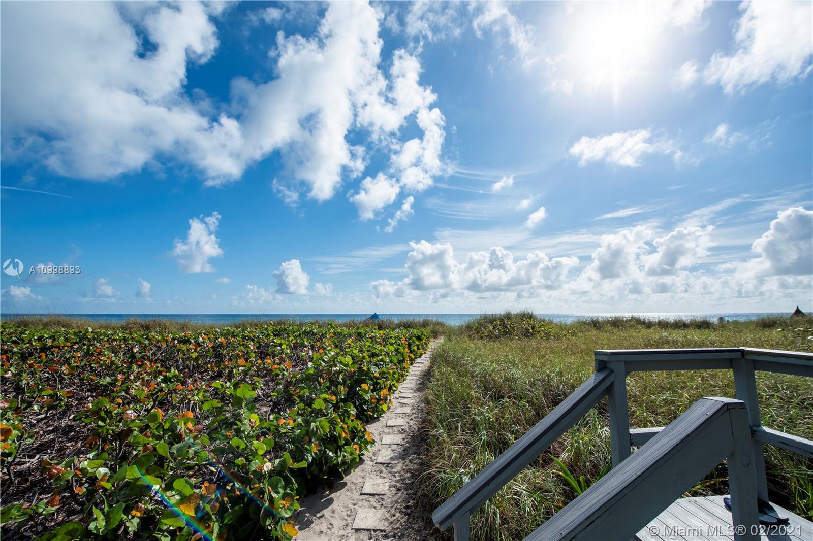 COASTAL HOUSE CONDO - Residential