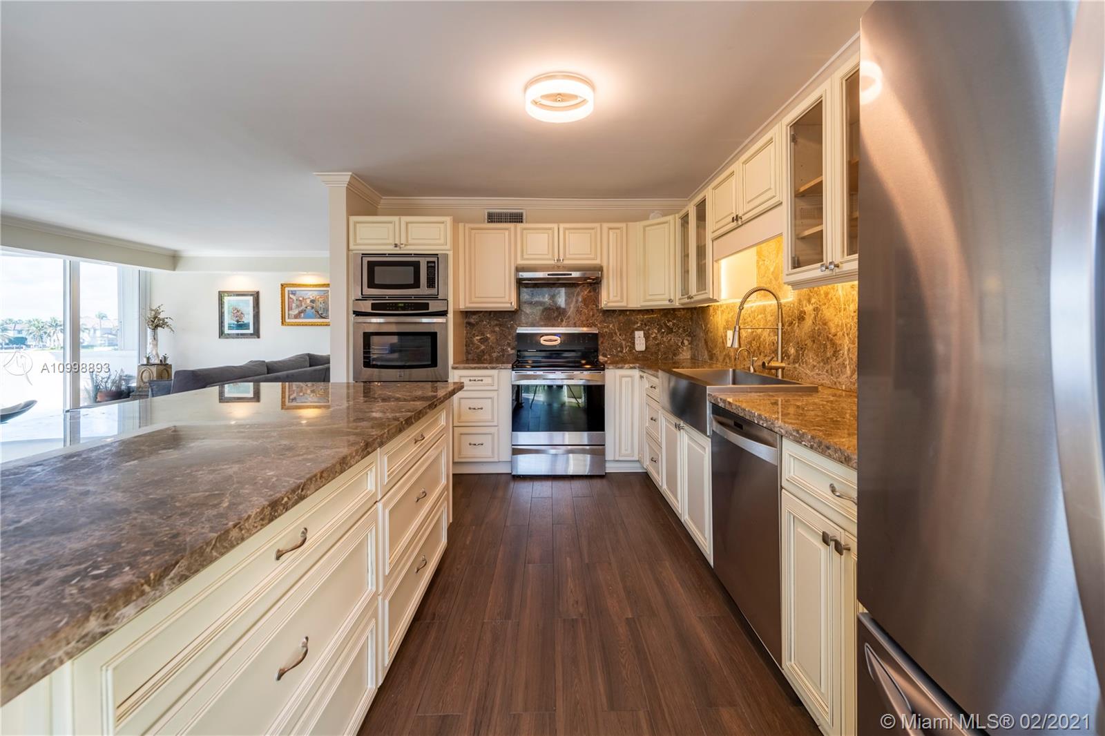 COASTAL HOUSE CONDO - Residential