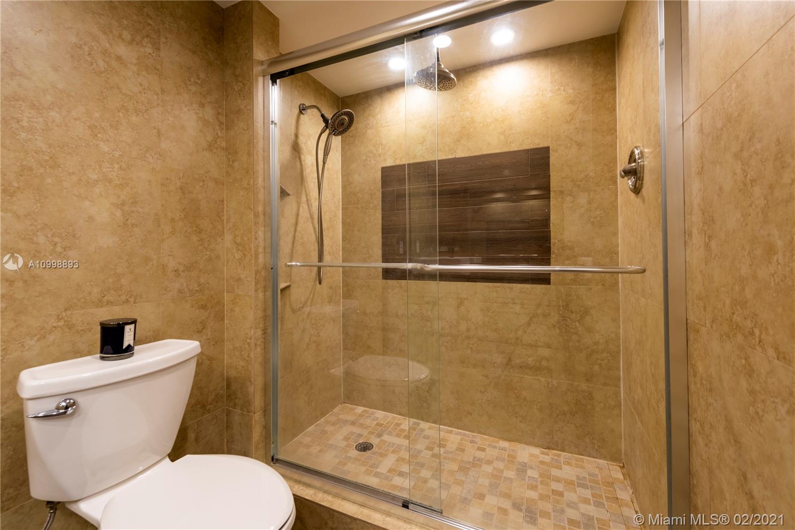 COASTAL HOUSE CONDO - Residential