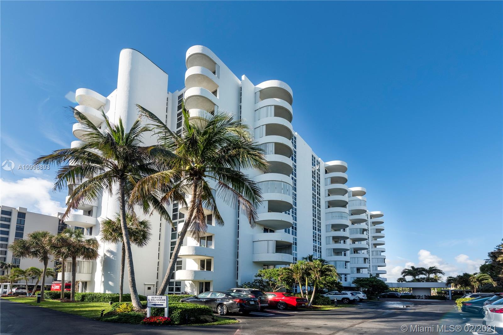 COASTAL HOUSE CONDO - Residential