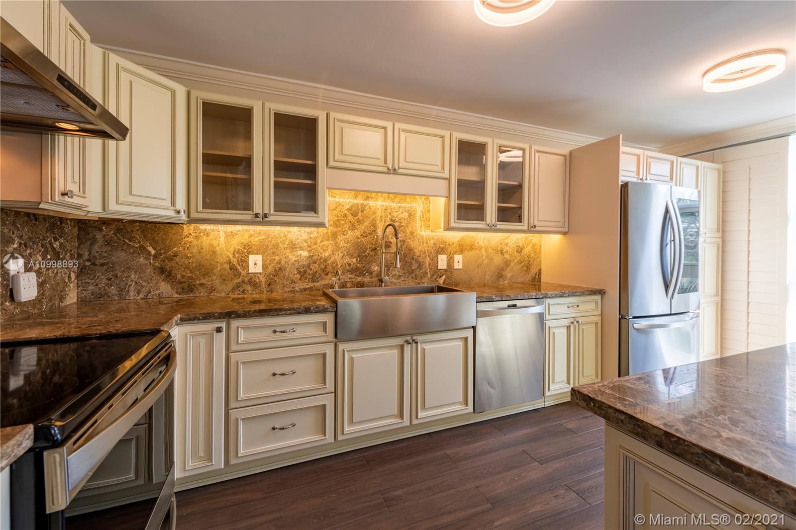 COASTAL HOUSE CONDO - Residential