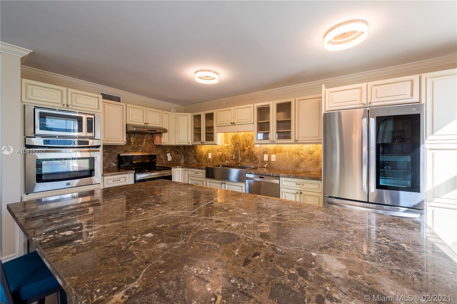 COASTAL HOUSE CONDO - Residential