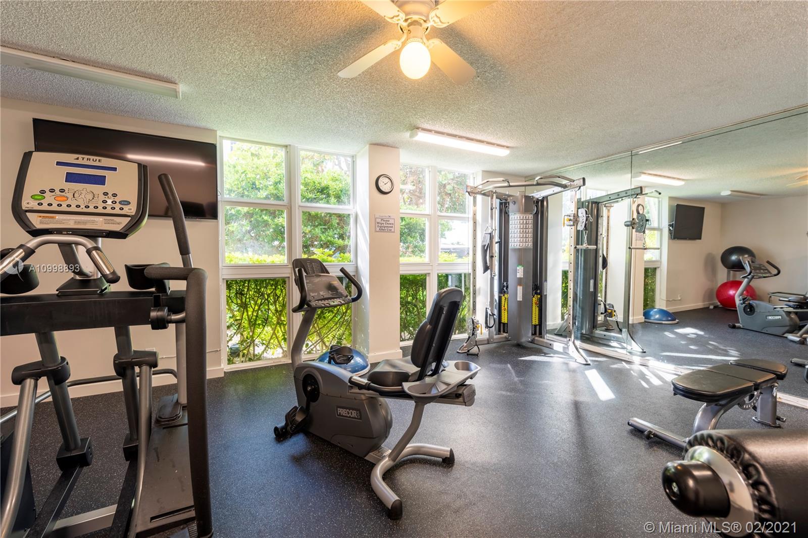 COASTAL HOUSE CONDO - Residential