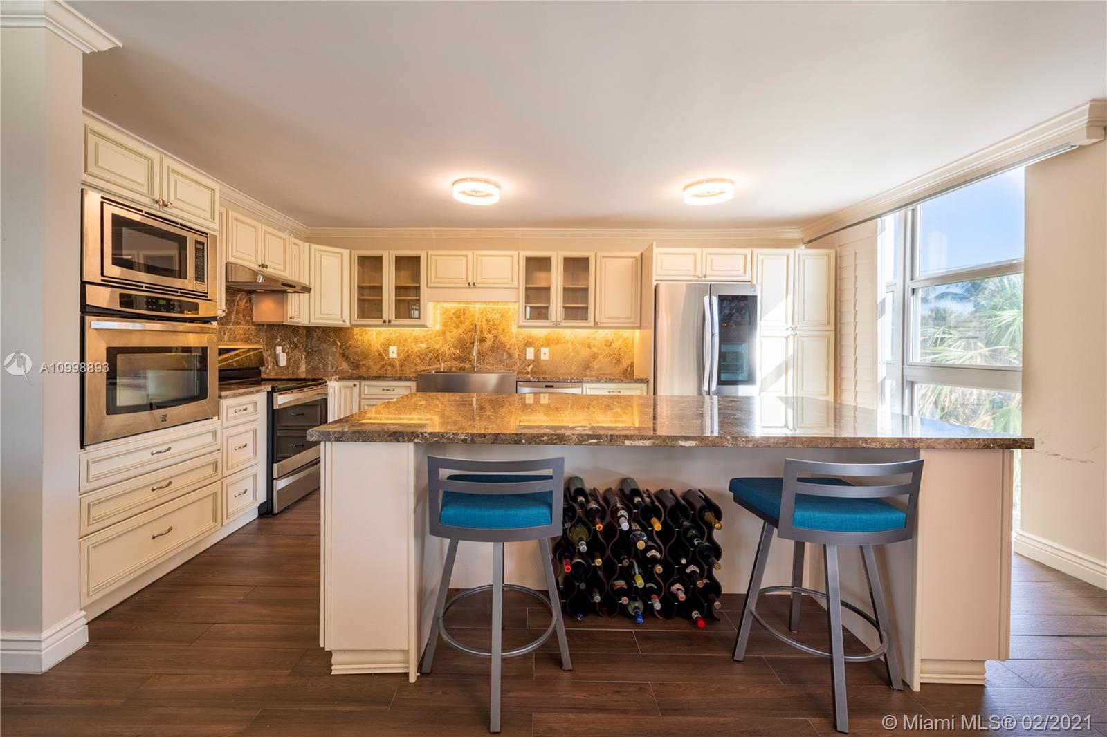 COASTAL HOUSE CONDO - Residential