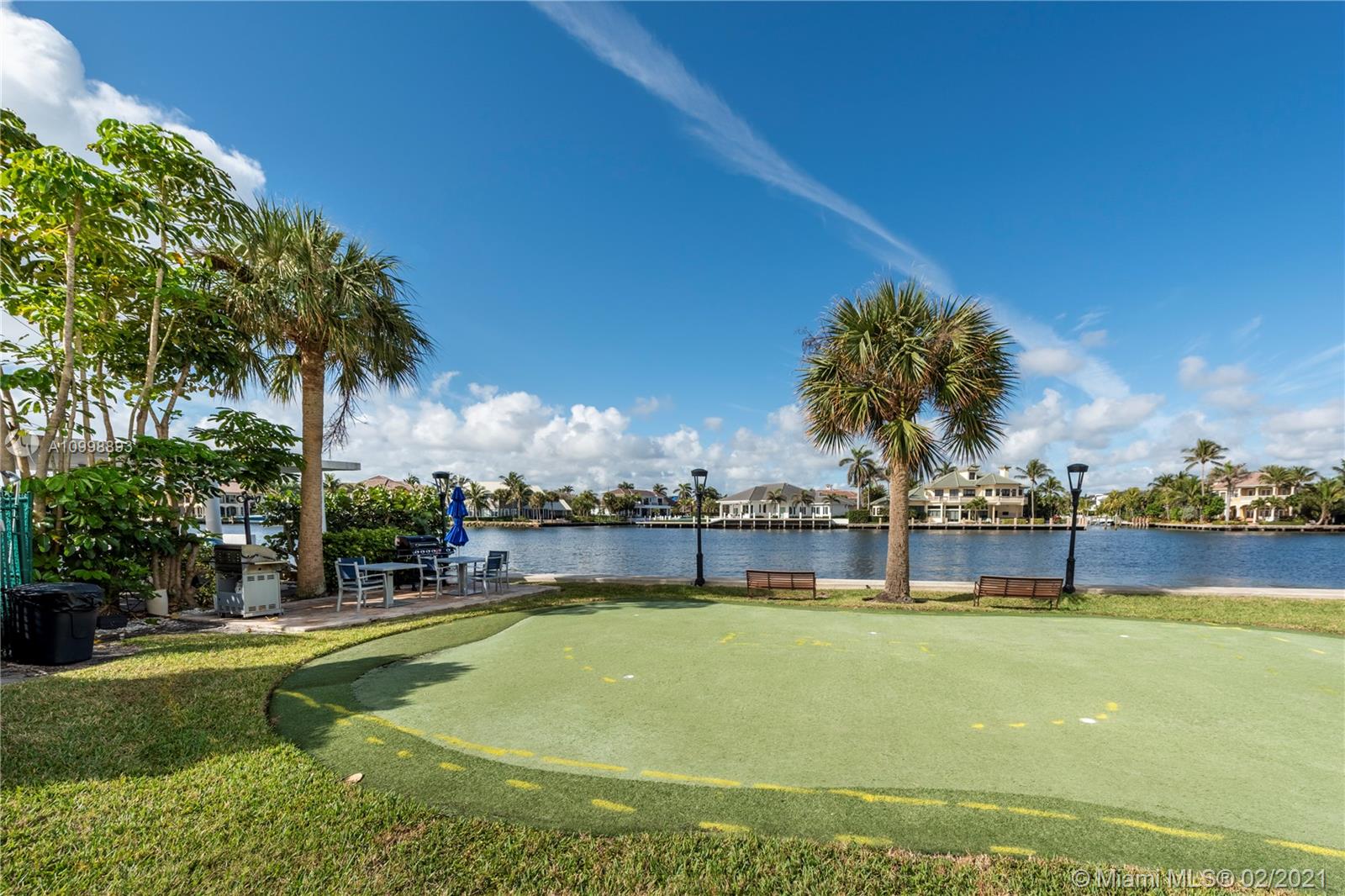 COASTAL HOUSE CONDO - Residential