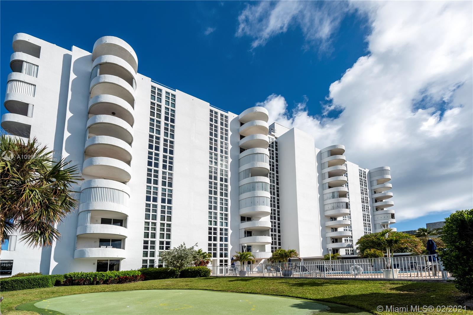 COASTAL HOUSE CONDO - Residential