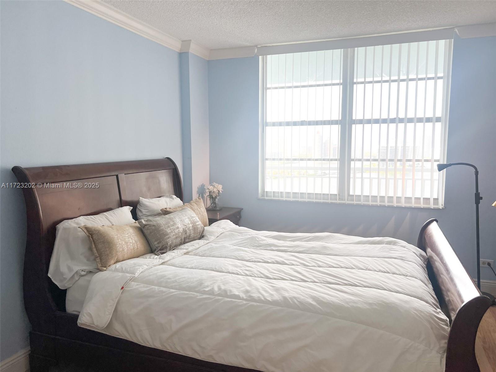 WINSTON TOWERS 500 CONDO - Residential