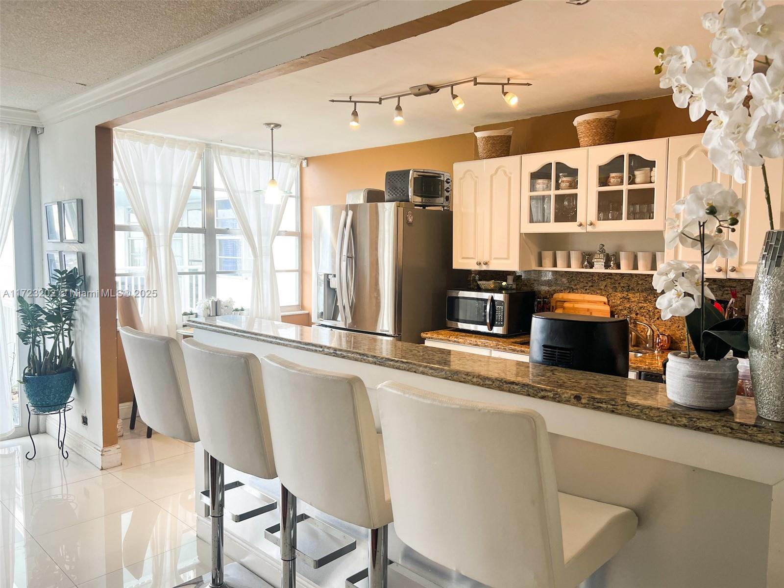WINSTON TOWERS 500 CONDO - Residential