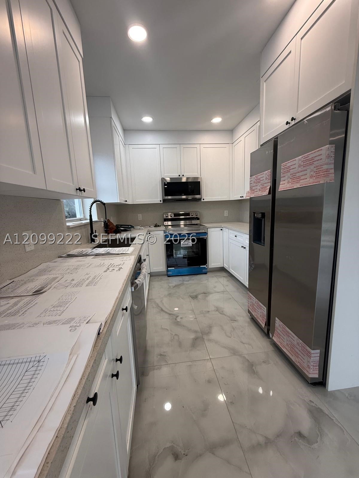 2445 Taft St -