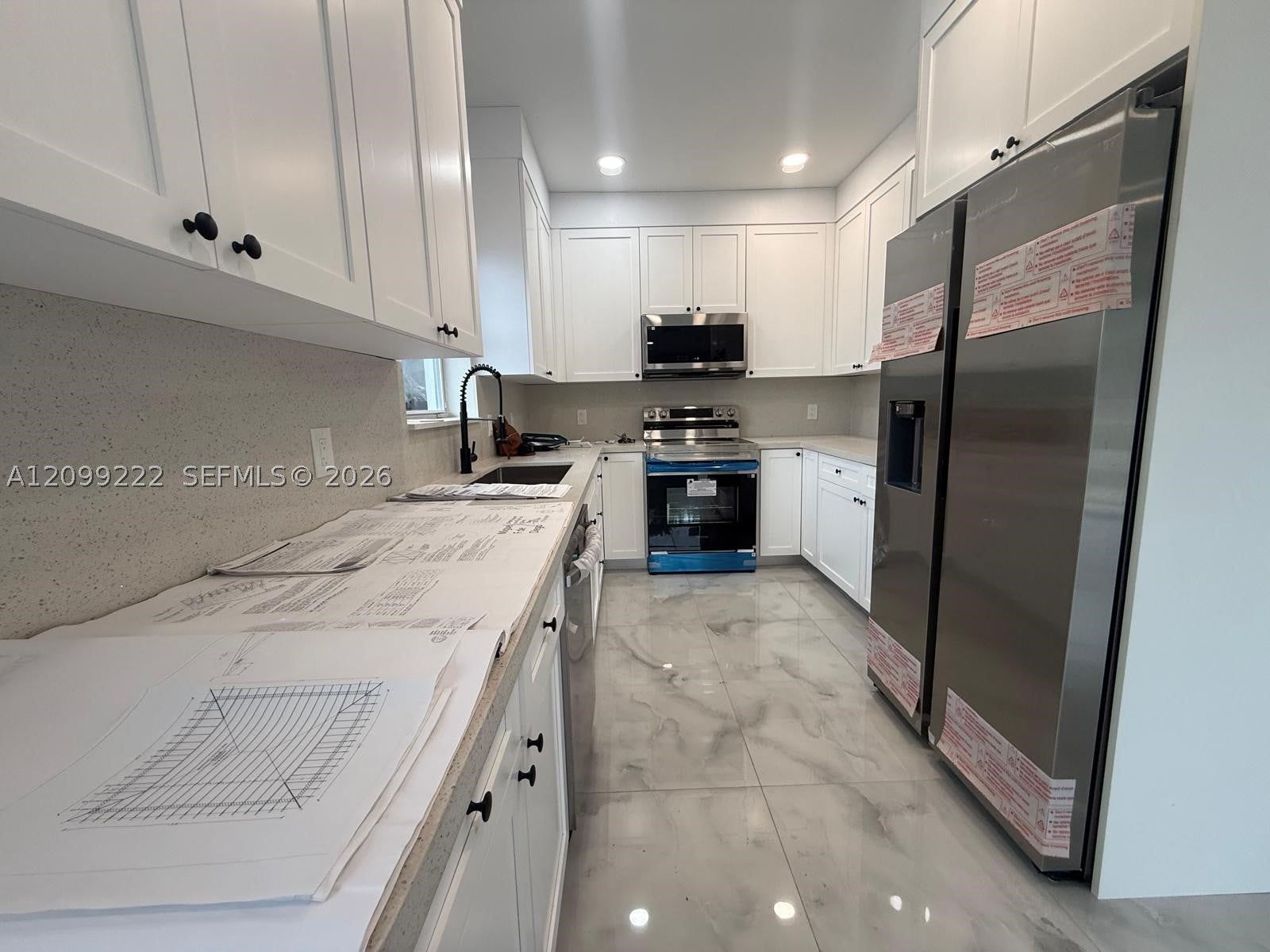 2445 Taft St -