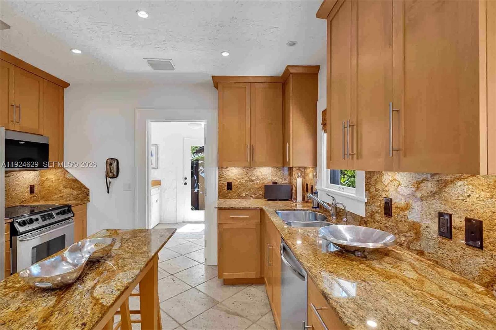 MIAMI SHORES SEC 1 AMD - Residential