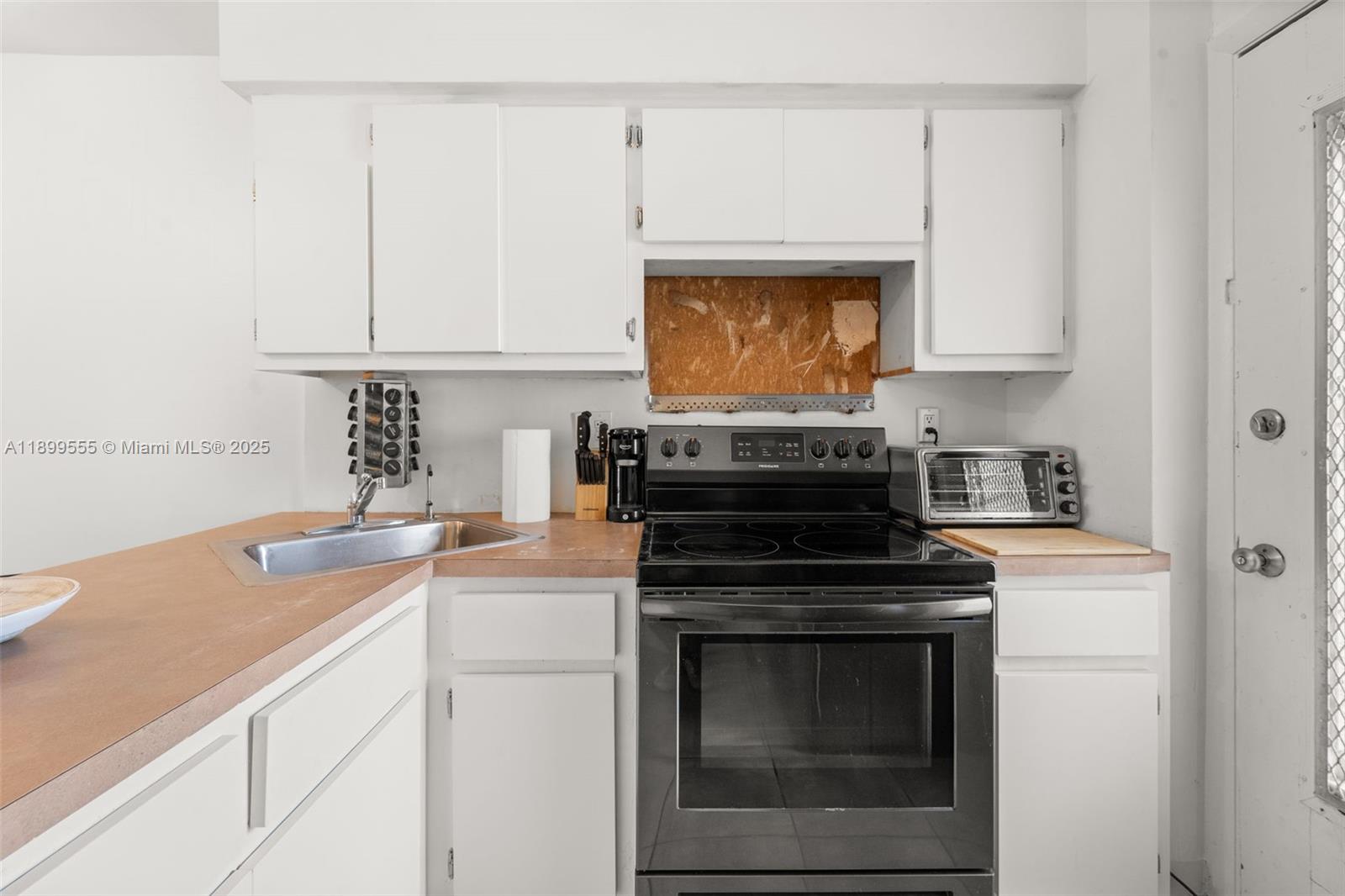 TWIN TOWERS CONDO - Residential