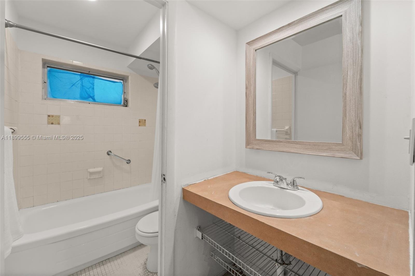 TWIN TOWERS CONDO - Residential