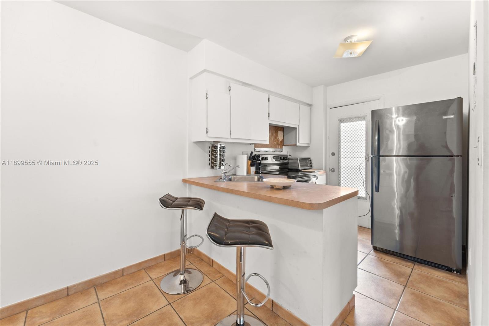 TWIN TOWERS CONDO - Residential