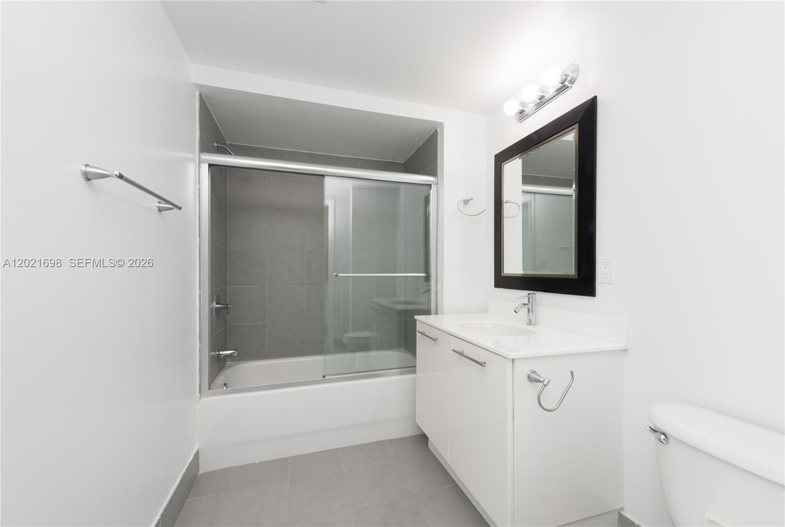MINT CONDO - Residential