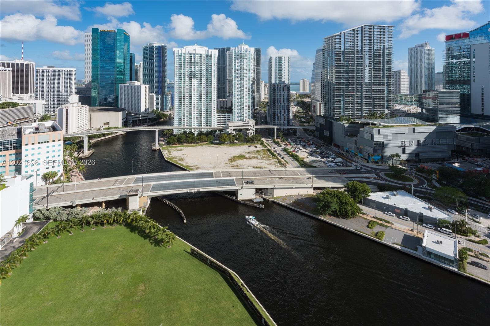 MINT CONDO - Residential