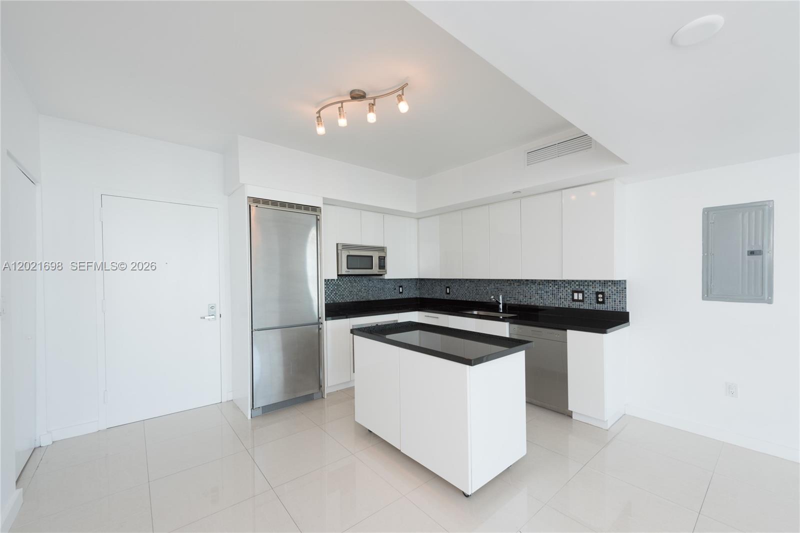 MINT CONDO - Residential