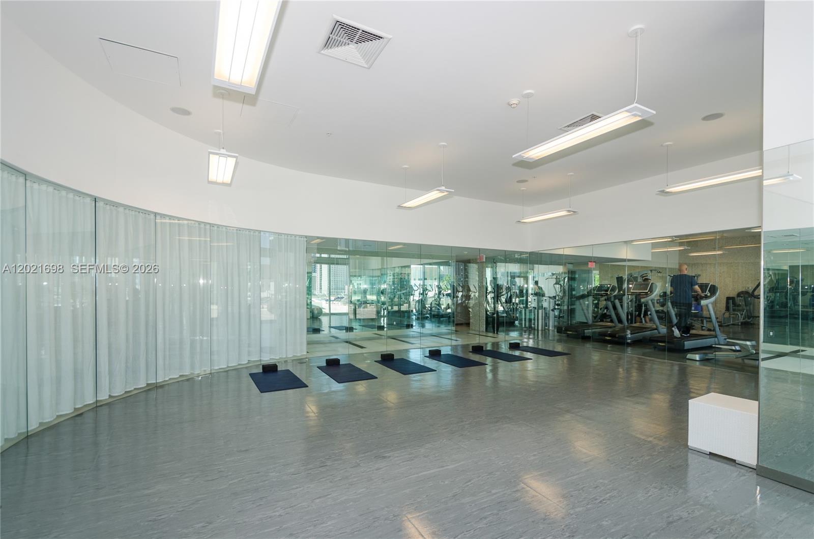 MINT CONDO - Residential