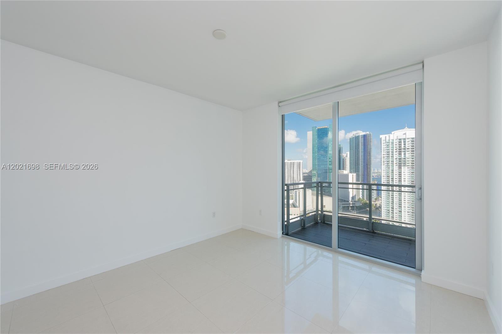 MINT CONDO - Residential