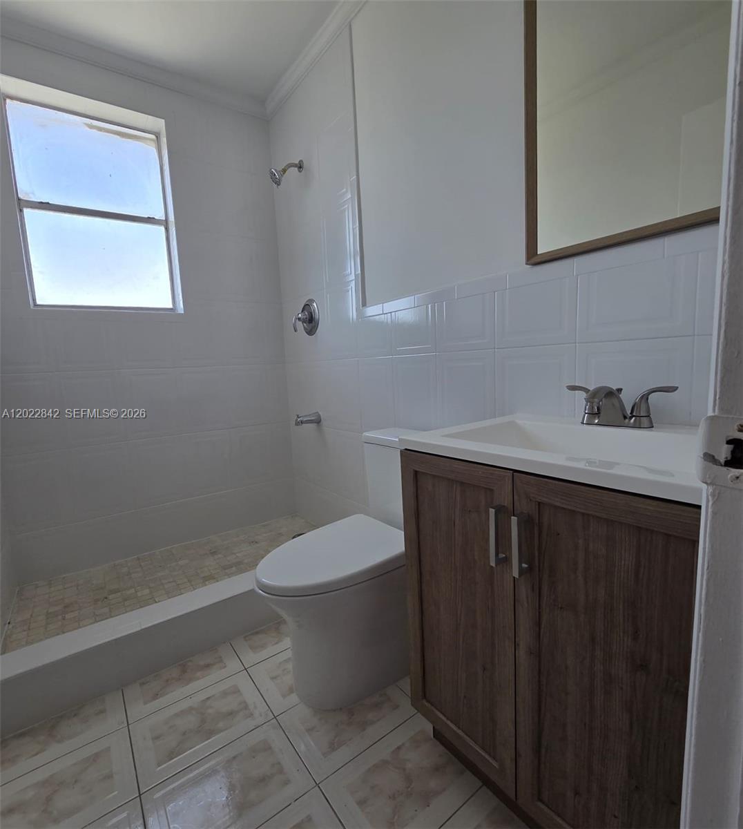 1104 W 44th St 87