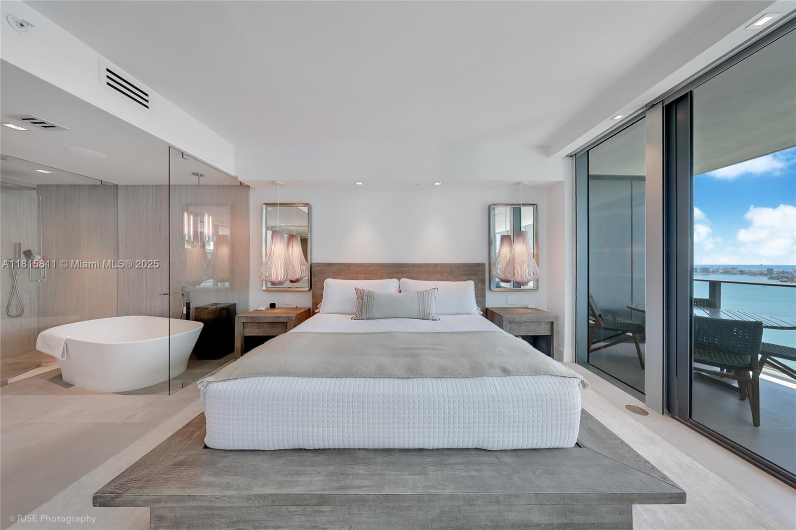 Property for Sale at 650 Ne 32nd St 4701, Miami, Broward County, Florida - Bedrooms: 4 
Bathrooms: 5  - $1,950,000