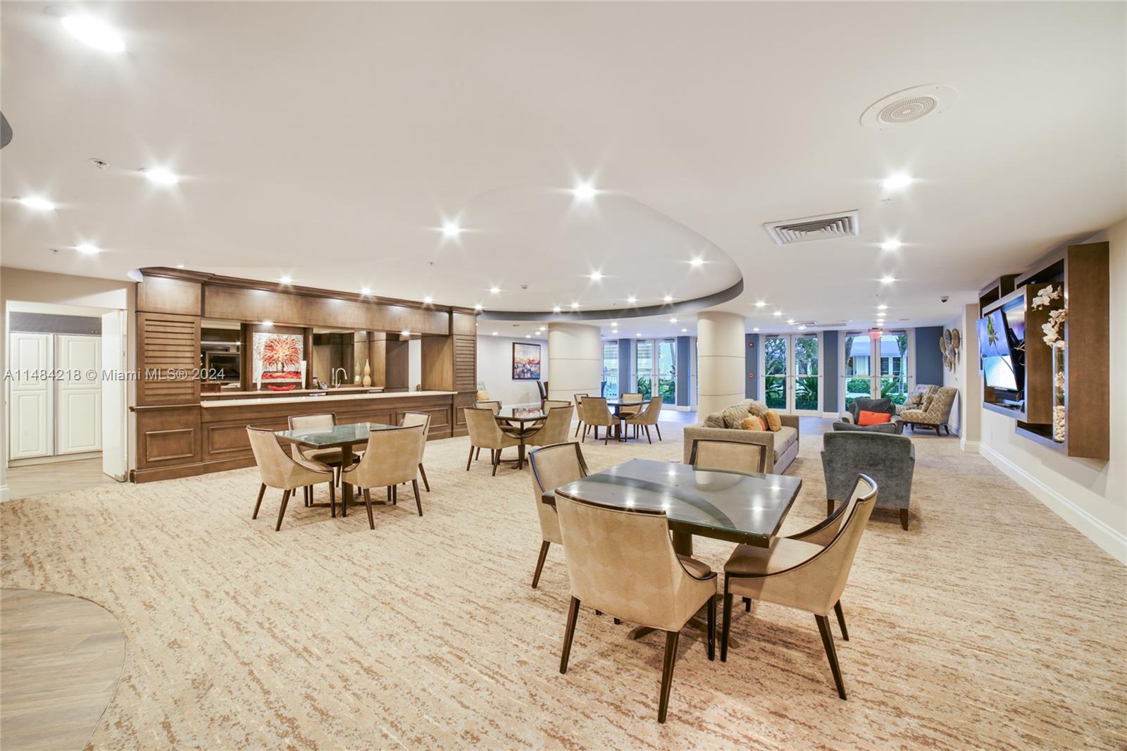 RENAISSANCE ON THE OCEAN - Residential