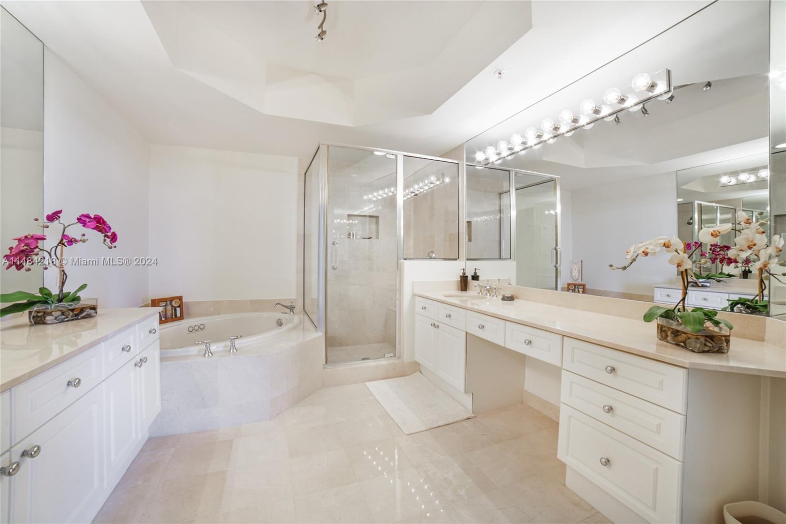 RENAISSANCE ON THE OCEAN - Residential