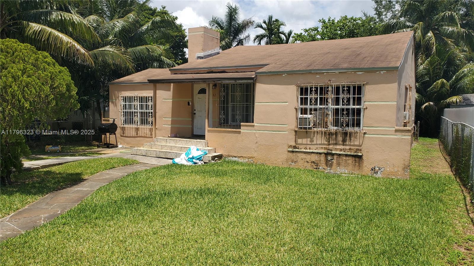 427 Nw 82nd Ter, Miami, Broward County, Florida - 4 Bedrooms  
1 Bathrooms - 