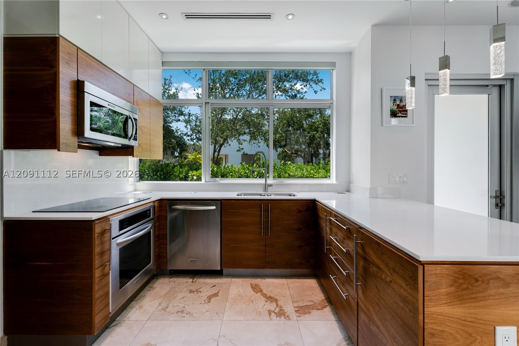 548 Fernwood Rd 548