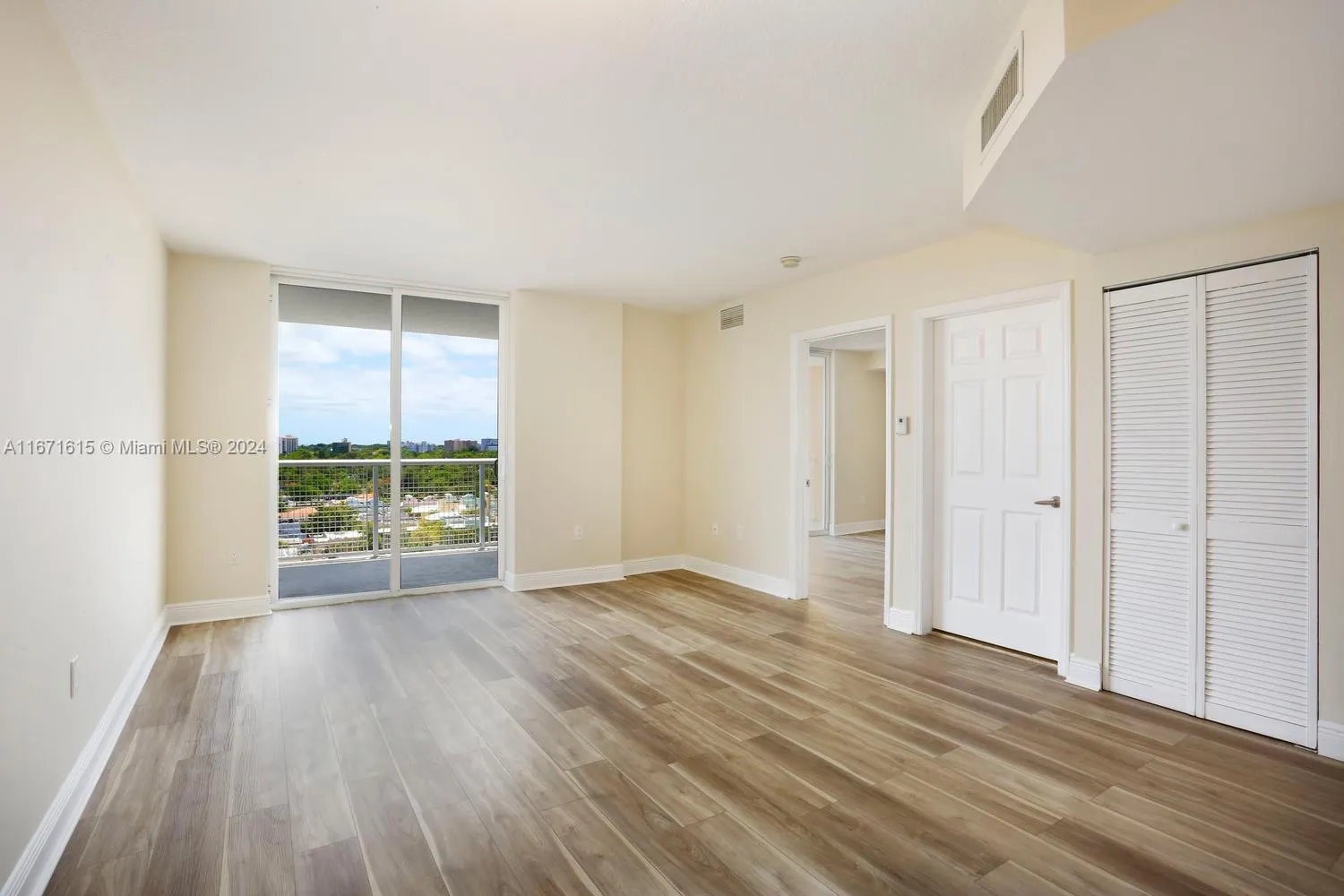Miami, Florida 33130, United States, 1 Bedroom Bedrooms, ,1 BathroomBathrooms,Residential,Active,40233