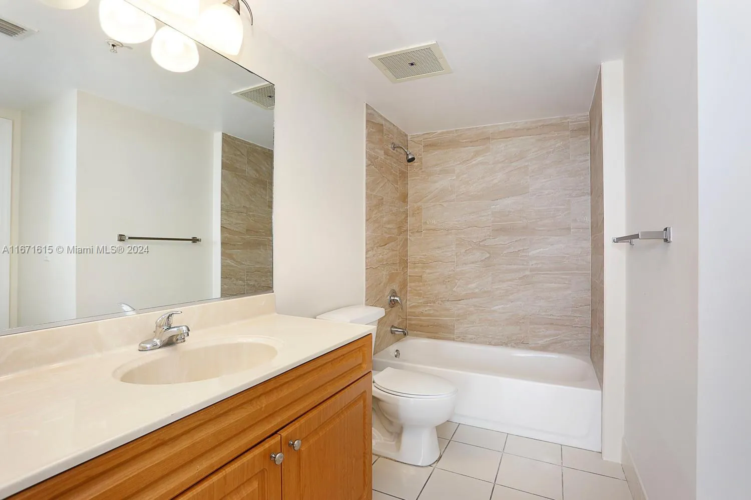 Miami, Florida 33130, United States, 1 Bedroom Bedrooms, ,1 BathroomBathrooms,Residential,Active,40233