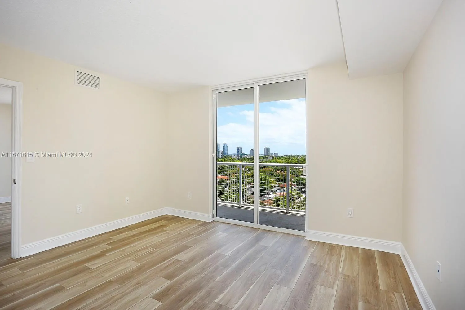 Miami, Florida 33130, United States, 1 Bedroom Bedrooms, ,1 BathroomBathrooms,Residential,Active,40233