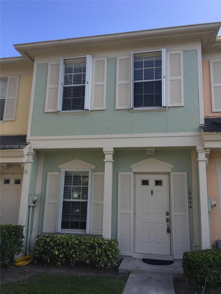 GREAT TOWNHOUSE IN DESIRABLE COCONUTS AT BONAVENTURE. SPACIOUS  TWO LARGE BEDROOMS ND TWO FULL BTHEROOMS UPSTAIRS AND A HALF BTH DOWNSTAIRS, WASHER AND DRYER INSIDE UNIT. GREAT LOCATION. NO ASSOCIATION APPROVAL. AVAILABLE APRIL 1ST, 2026