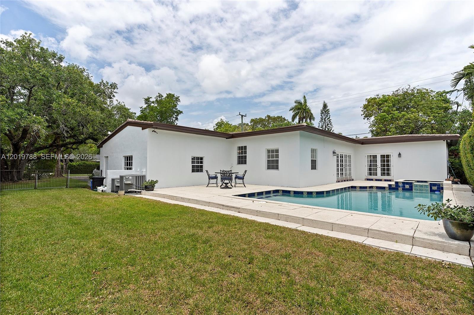 CORAL GABLES RIVIERA SEC - Residential