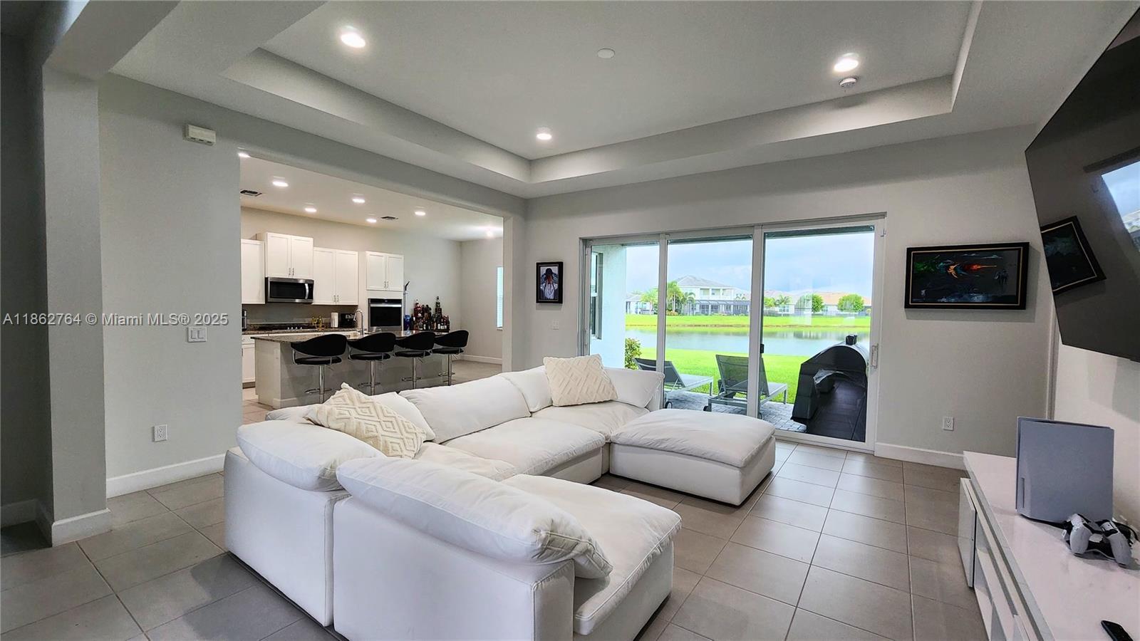 GROVES OF WESTLAKE - Residential Lease