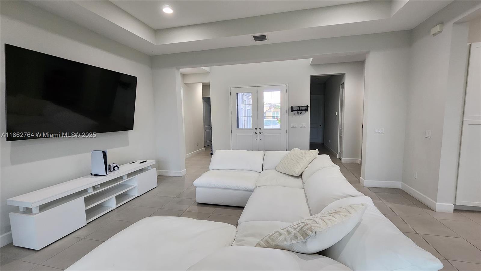 GROVES OF WESTLAKE - Residential Lease