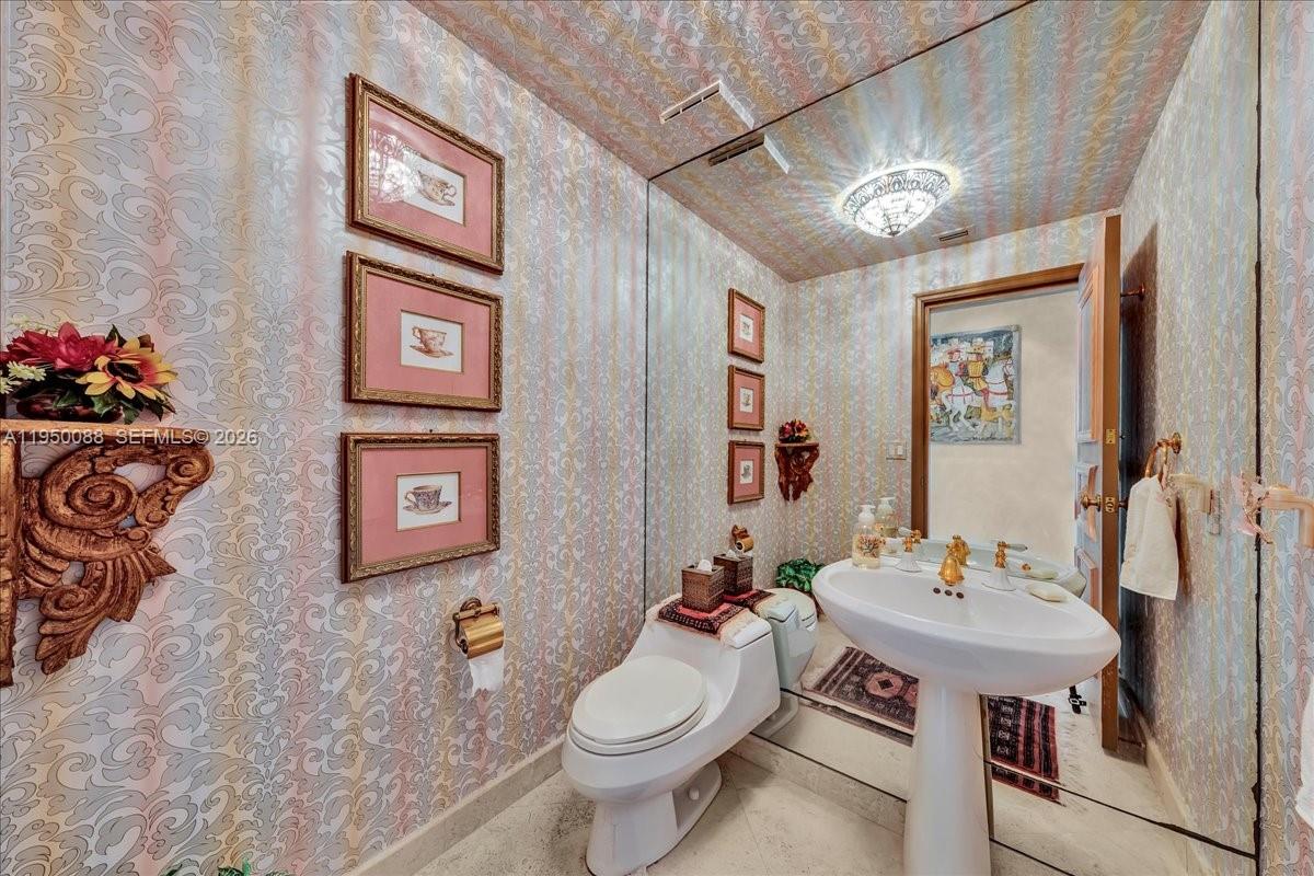 THE PALACE AT BAL HARBOUR - Residential