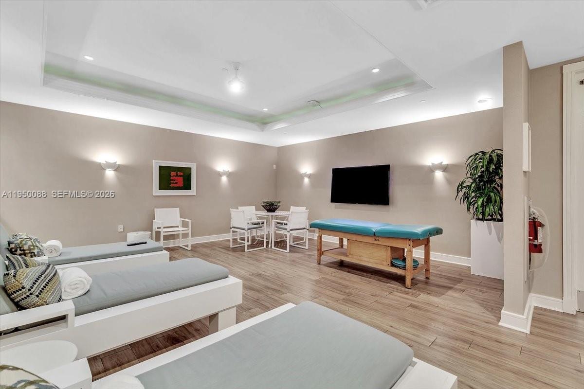 THE PALACE AT BAL HARBOUR - Residential