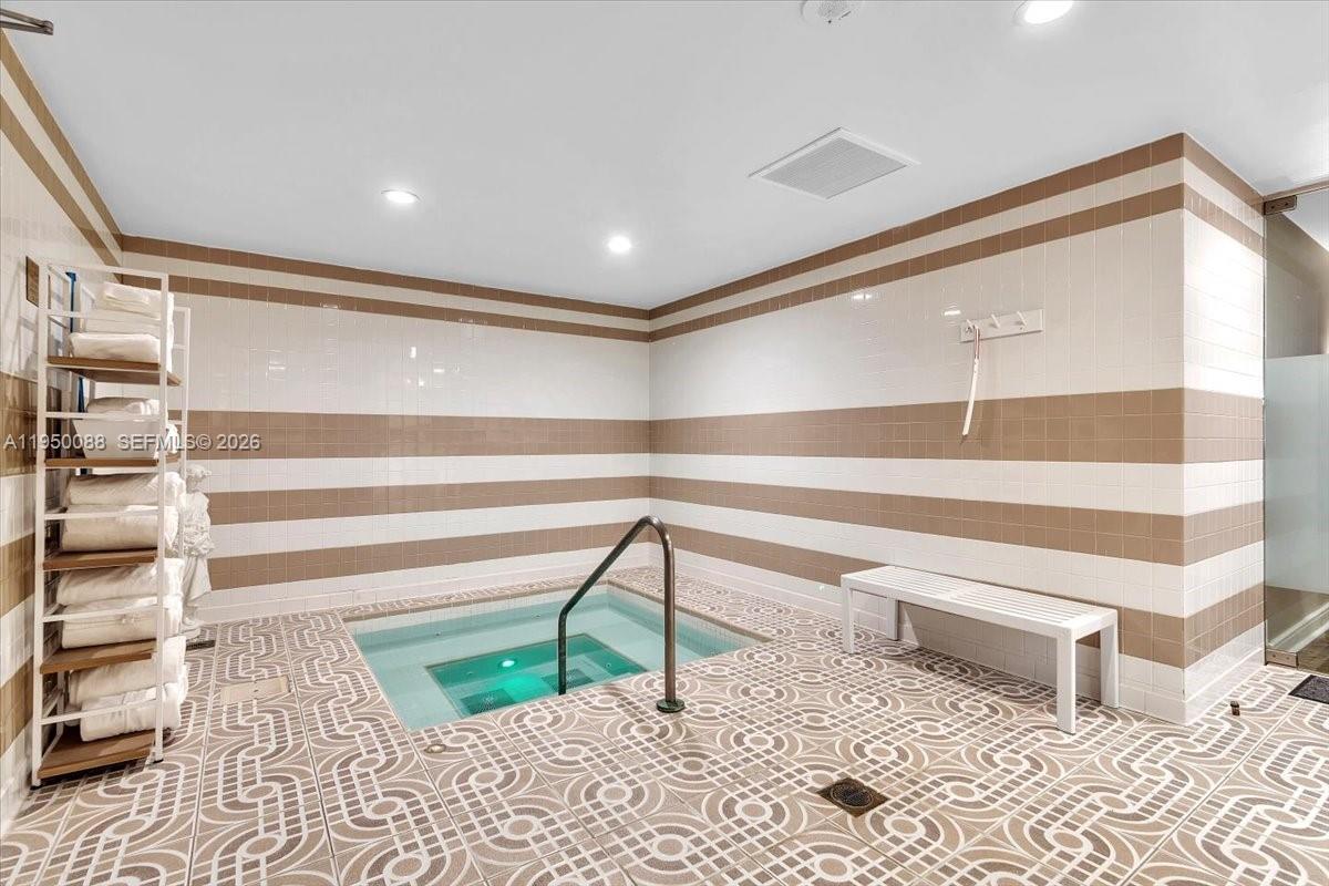 THE PALACE AT BAL HARBOUR - Residential