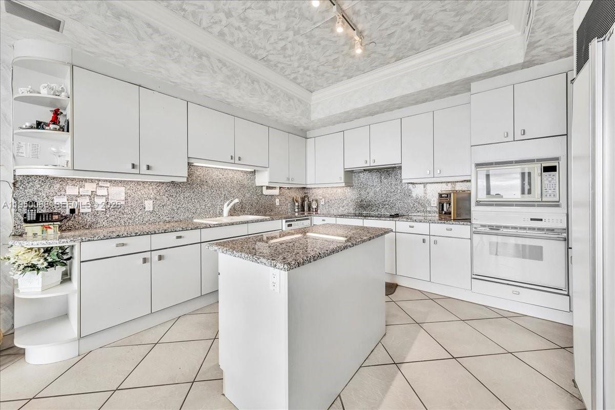 THE PALACE AT BAL HARBOUR - Residential