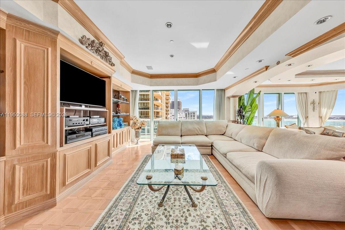 THE PALACE AT BAL HARBOUR - Residential