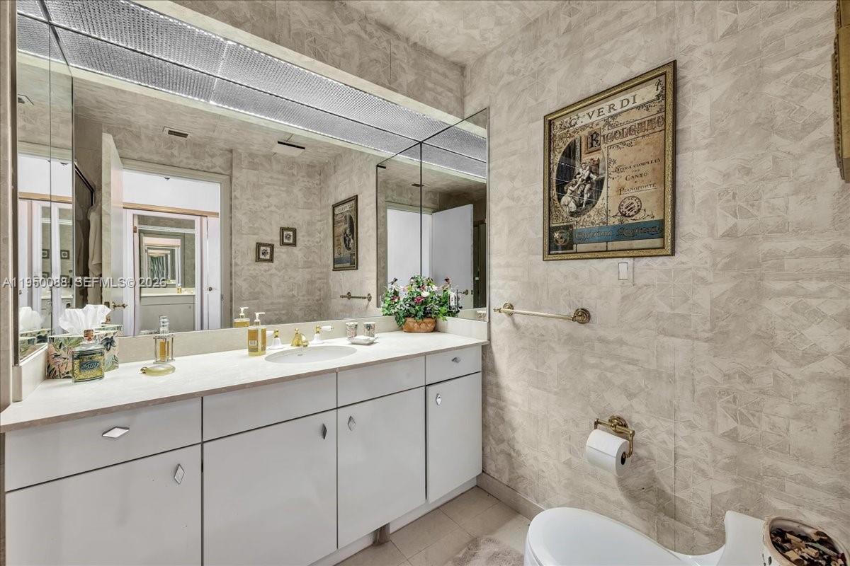 THE PALACE AT BAL HARBOUR - Residential