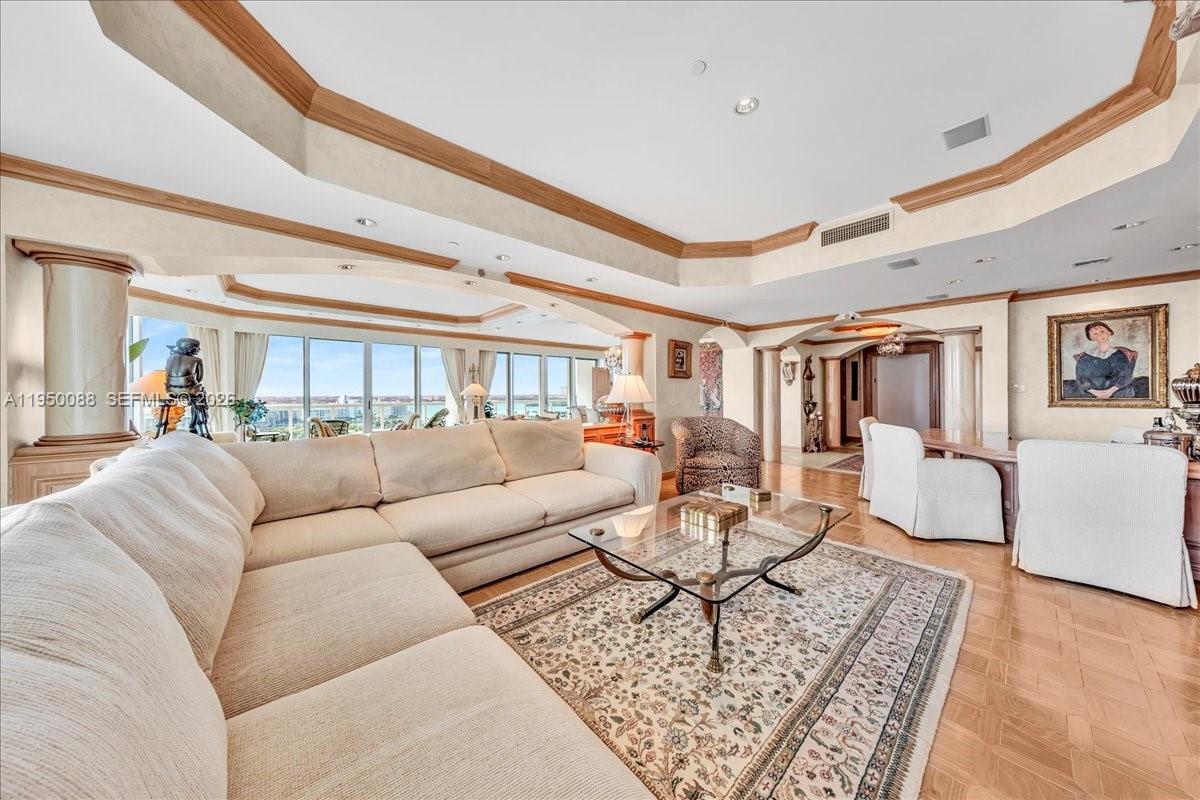 THE PALACE AT BAL HARBOUR - Residential