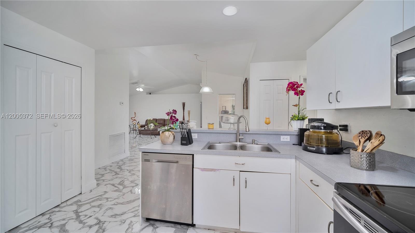 GOLDEN GATE EST UNIT 83 - Residential Lease