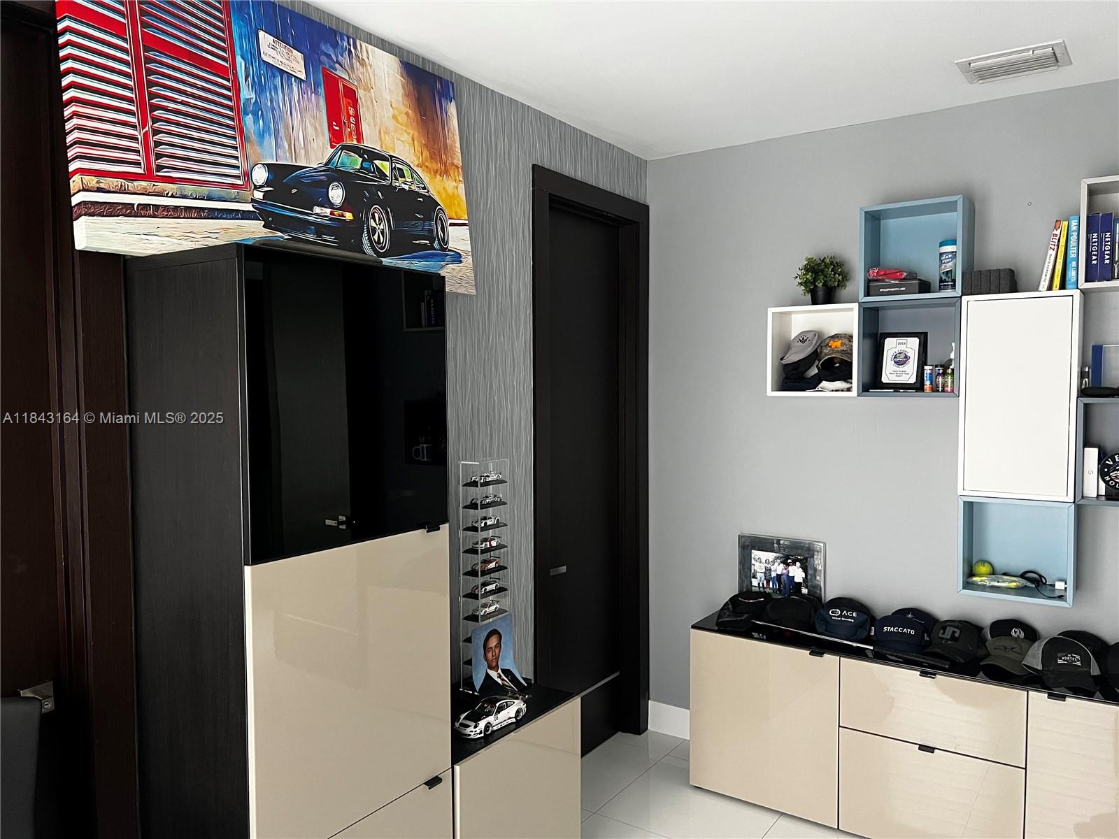 OASIS PARK SQUARE AT DORA - Residential