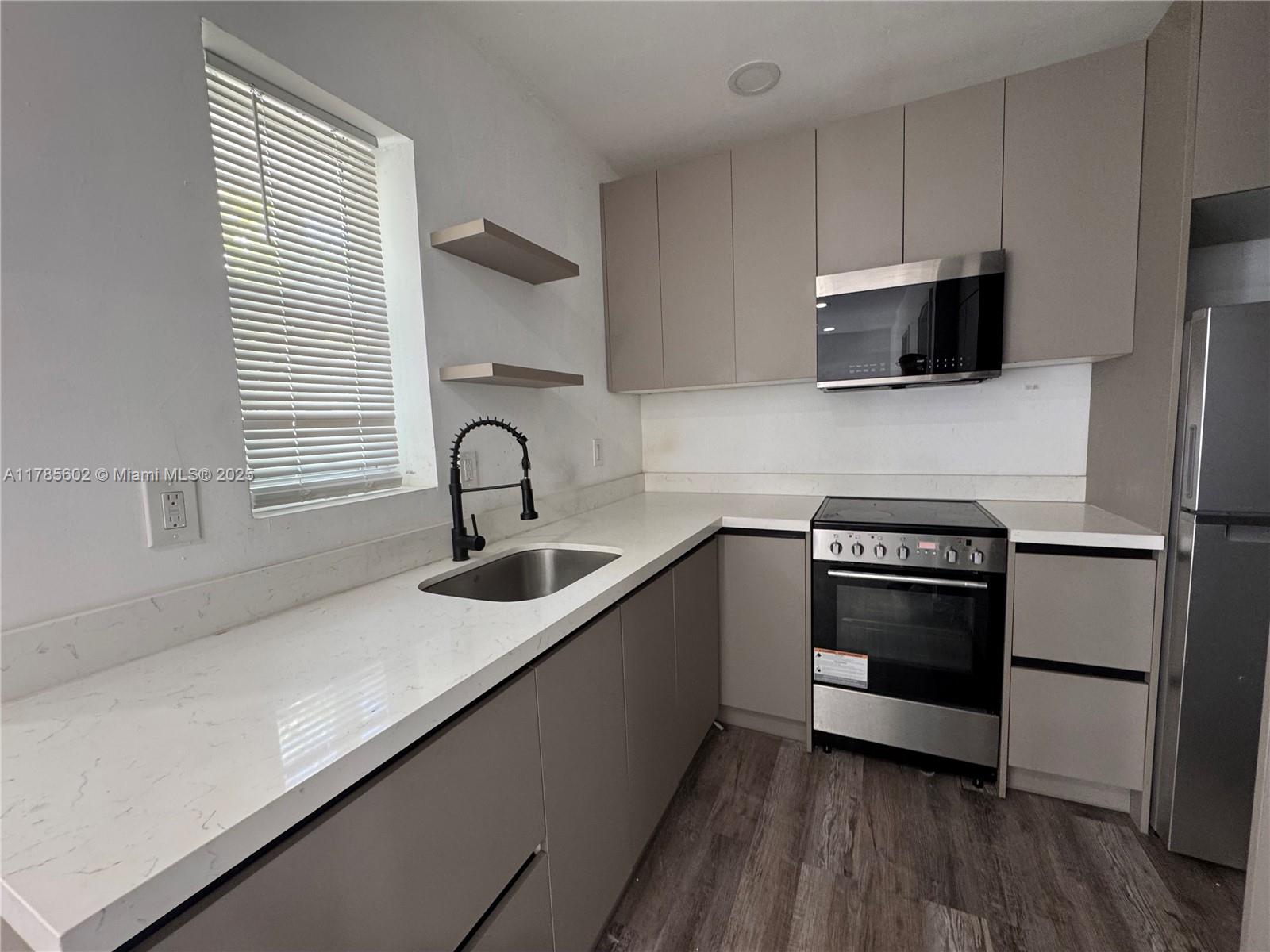 Rental Property at 1840 Fillmore St 2, Hollywood, Broward County, Florida - Bedrooms: 1 
Bathrooms: 1  - $1,800 MO.